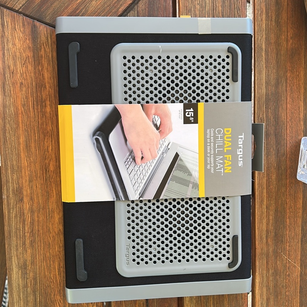 NWT Targus Laptop Dual Fan Chill Mat 15.6”